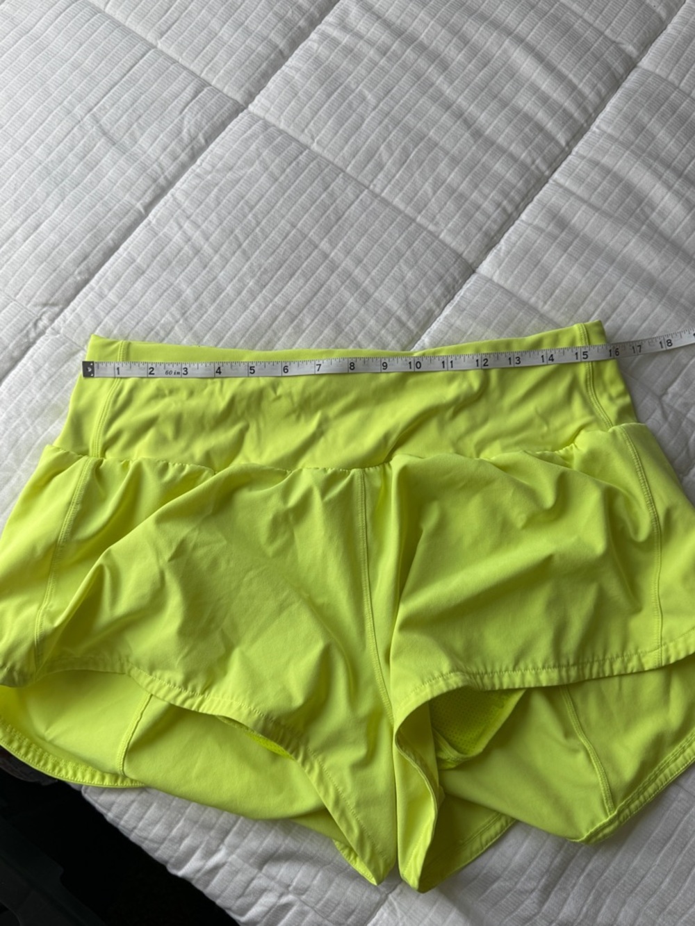 Neon yellow running shorts with back pocket, size XL - Picture 4 of 7